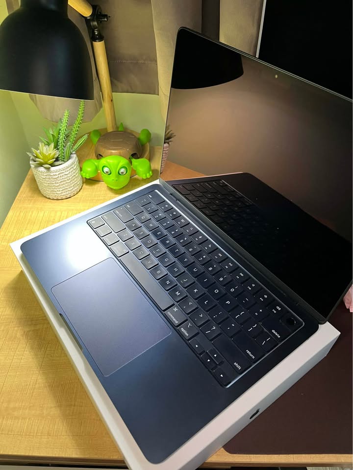 Macbook Air M2 Midnight 16GB/256GB