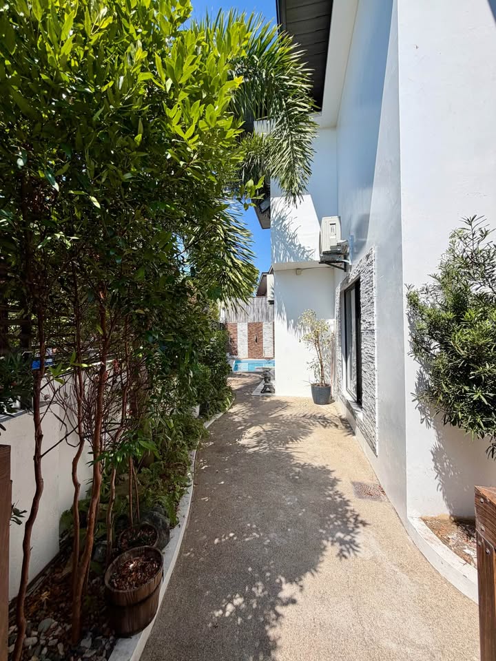 Corner House and Lot for Sale in BF homes Parañaque City